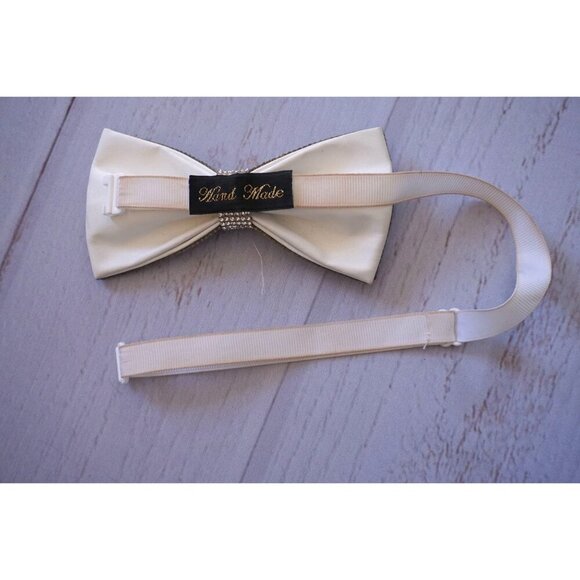 Handmade Silver Pre-Tied Crystal Rhinestones Bow Tie - Picture 8 of 9